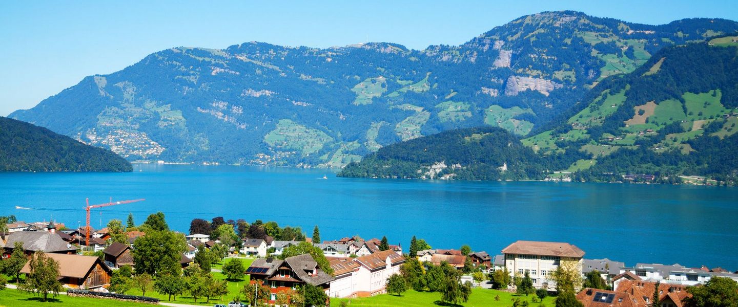 Seinen Namen hat der Vierwaldstättersee von den vier hier angrenzenden Waldstätten: den Kantonen Uri, Unterwalden, Schwyz und Luzern. Im Mittelalter bevorzugte man die Bezeichnung Luzerner See.